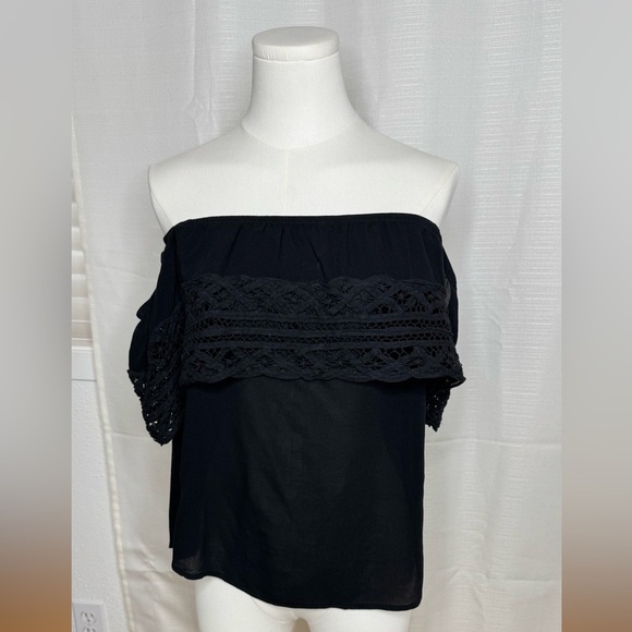 NWOT Socialite Black Off the Shoulder Crochet Lace Top Blouse. - Picture 2 of 8